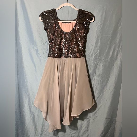 Dance Costume (MA) - Picture 3 of 4